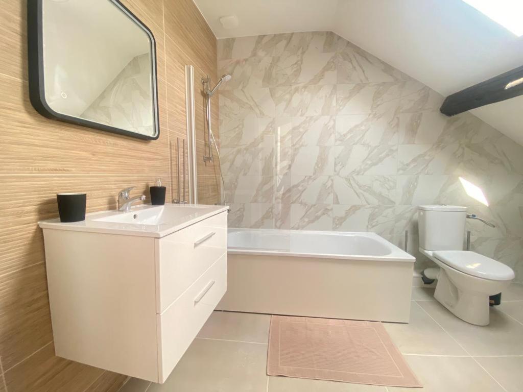 La Grenouillere Apartment บรี-กงต์-โรแบร์ ภายนอก รูปภาพ