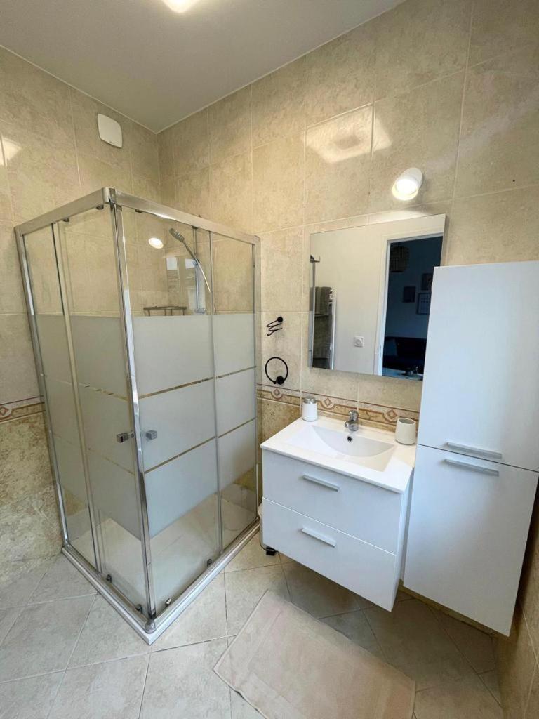 La Grenouillere Apartment บรี-กงต์-โรแบร์ ภายนอก รูปภาพ