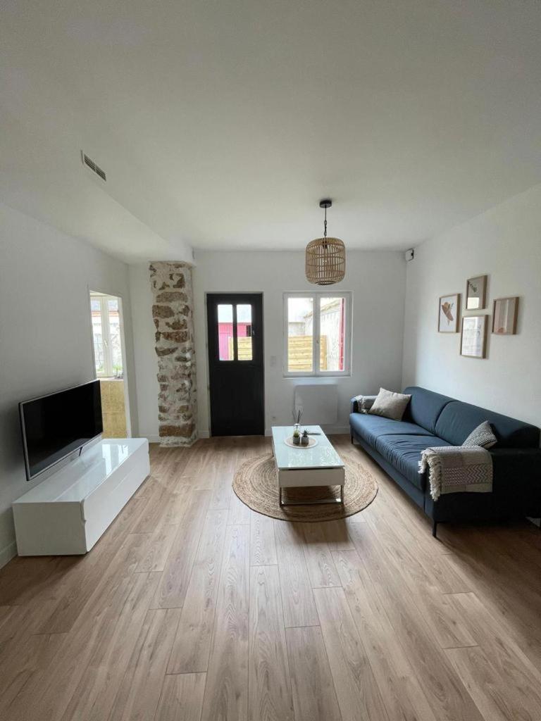 La Grenouillere Apartment บรี-กงต์-โรแบร์ ภายนอก รูปภาพ