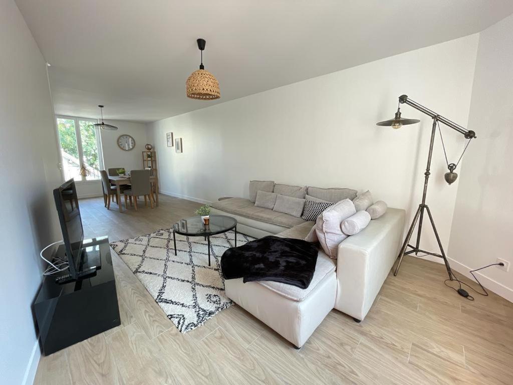 La Grenouillere Apartment บรี-กงต์-โรแบร์ ภายนอก รูปภาพ